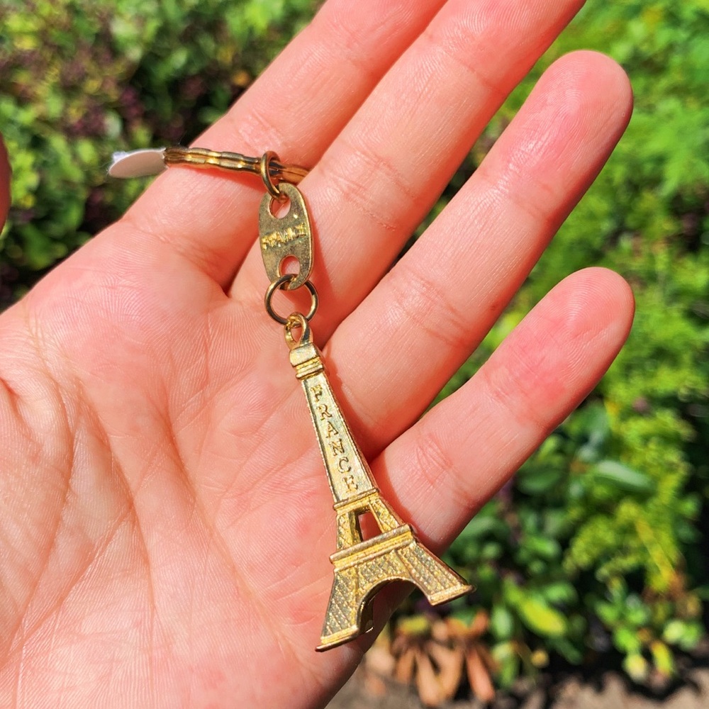 Gold paris eiffel tower key chain